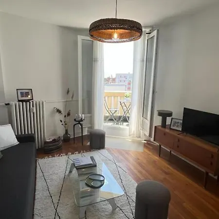 Elegant Appart Balcon Vue 아파트